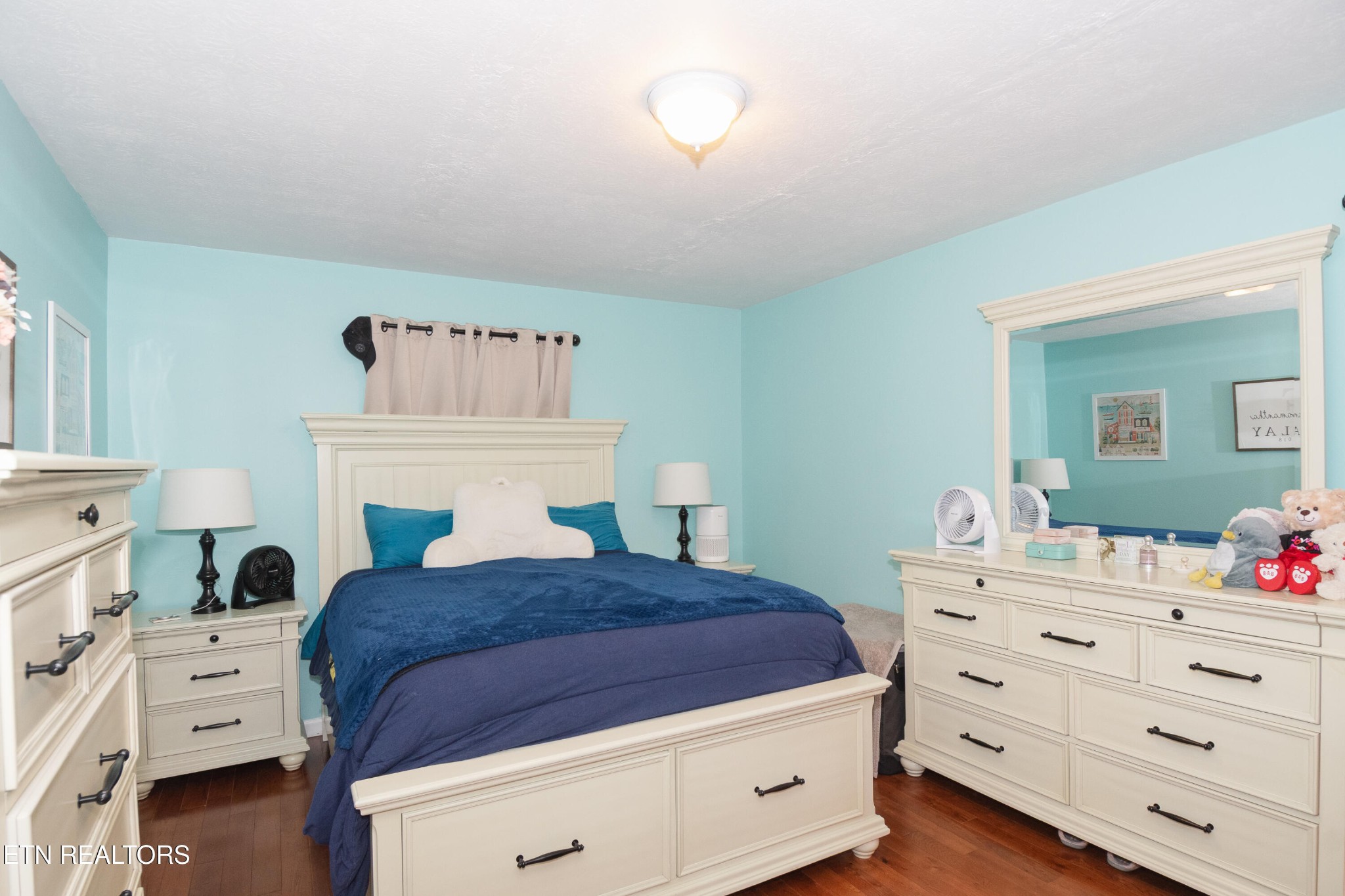 109 Ivy Lane Clinton, TN 37716 - Photo 20 of 36 a bedroom with a bed and a dresser