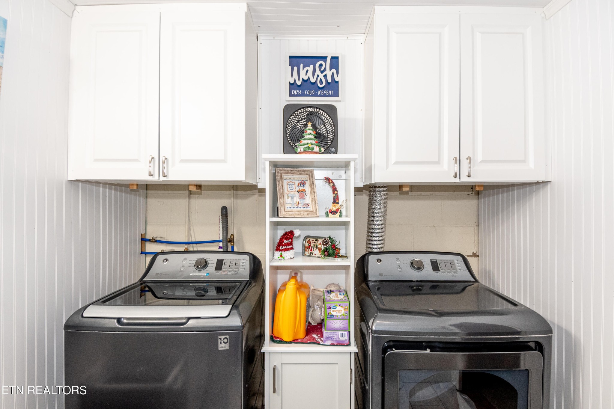 109 Ivy Lane Clinton, TN 37716 - Photo 27 of 36 a utility room with dryer and washer