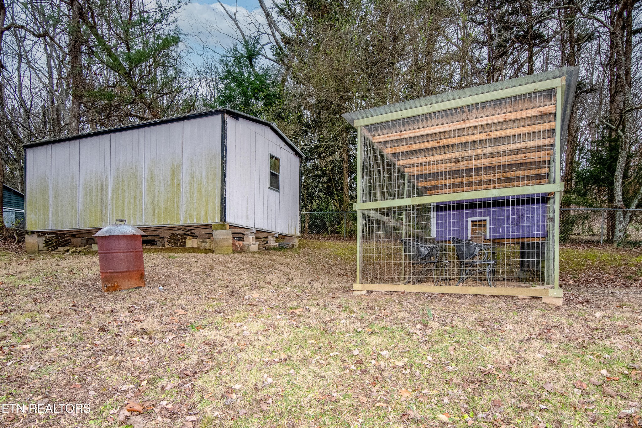 109 Ivy Lane Clinton, TN 37716 - Photo 33 of 36 a backyard of a house with barbeque oven