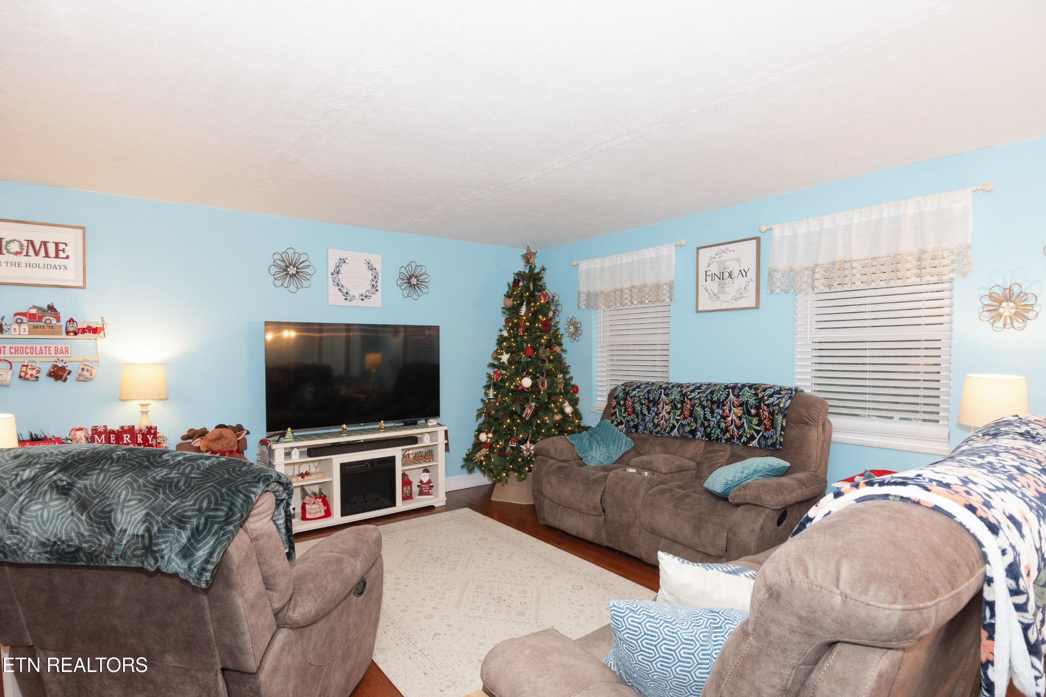 109 Ivy Lane Clinton, TN 37716 - Photo 4 of 36 a living room with furniture and a flat screen tv