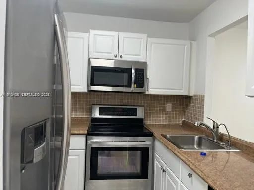 $184,900 | 540 Southeast 2nd Avenue, Unit J3, Deerfield Beach, FL 33441