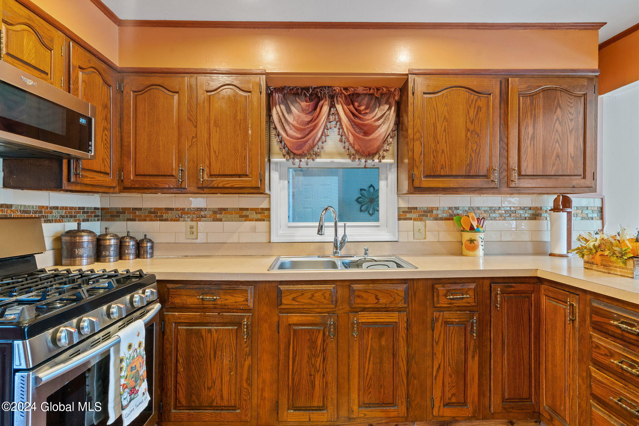 458 Chiswell Road Schenectady, NY 12304 - Photo 14 of 37 10-web-or-mls-458-chiswell-rd