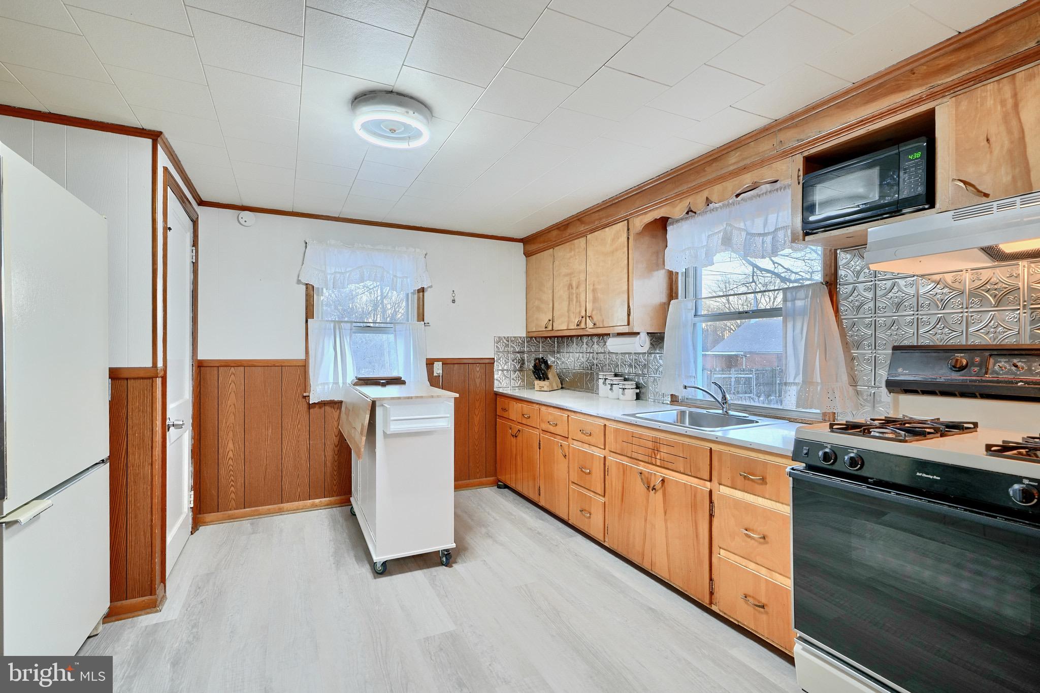 11 Chandelle Road Middle River, MD 21220 - Photo 14 of 48 Kitchen