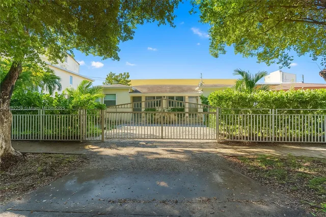 a view of a tennis court