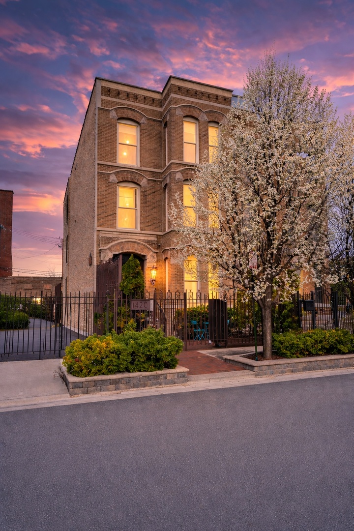 1420 West Fulton Street Chicago, IL 60607 - Photo 2 of 17