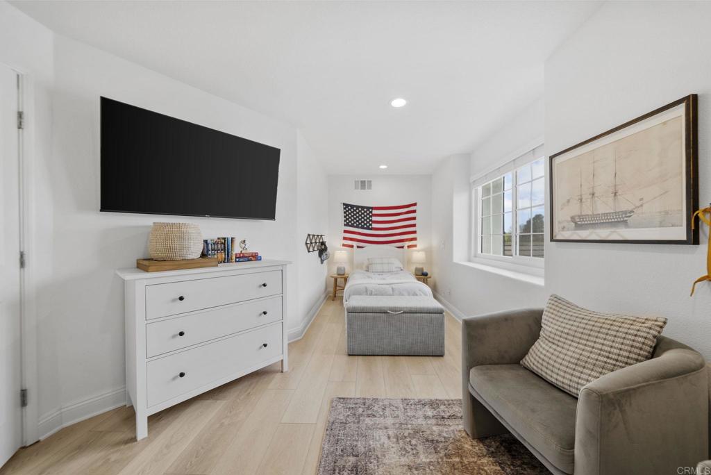 31401 Chemin Chevalier Temecula, CA 92591 - Photo 24 of 74 a living room with furniture and a flat screen tv