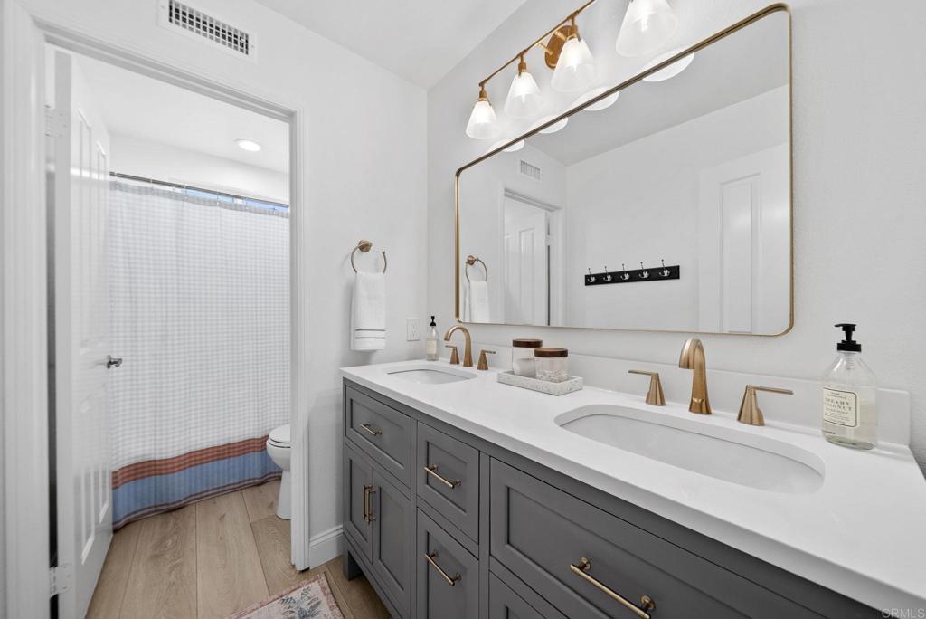 31401 Chemin Chevalier Temecula, CA 92591 - Photo 25 of 74 a en suite bathroom with a double vanity sink and mirror