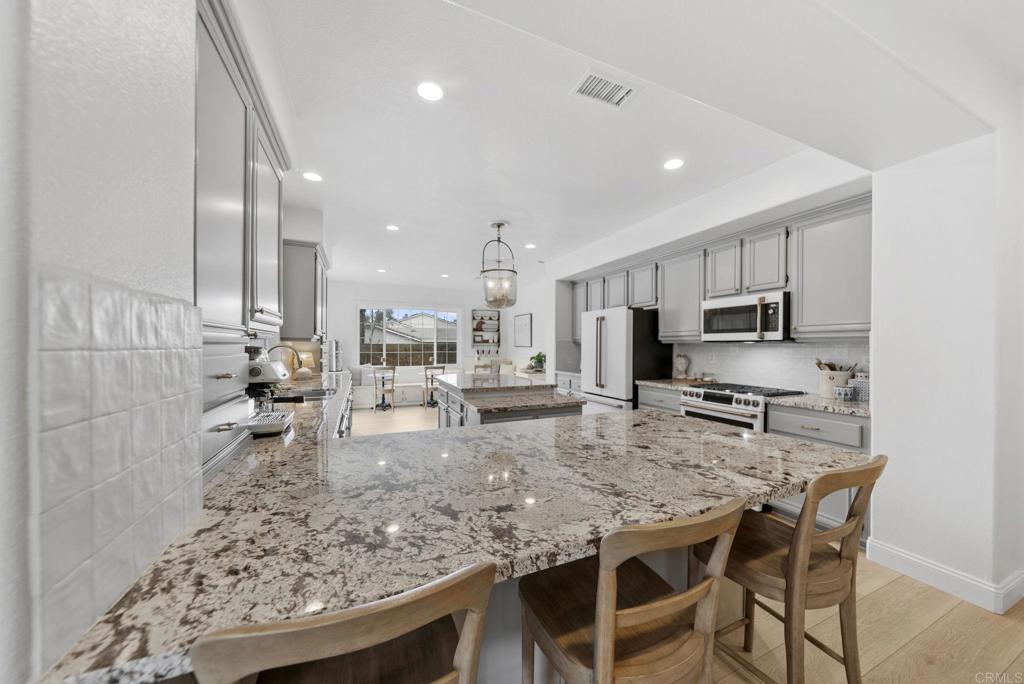 31401 Chemin Chevalier Temecula, CA 92591 - Photo 8 of 74 a kitchen with a table and chairs in it
