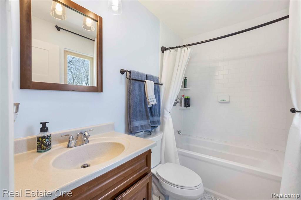 702 Ten Point Drive Rochester Hills, MI 48309 - Photo 24 of 34