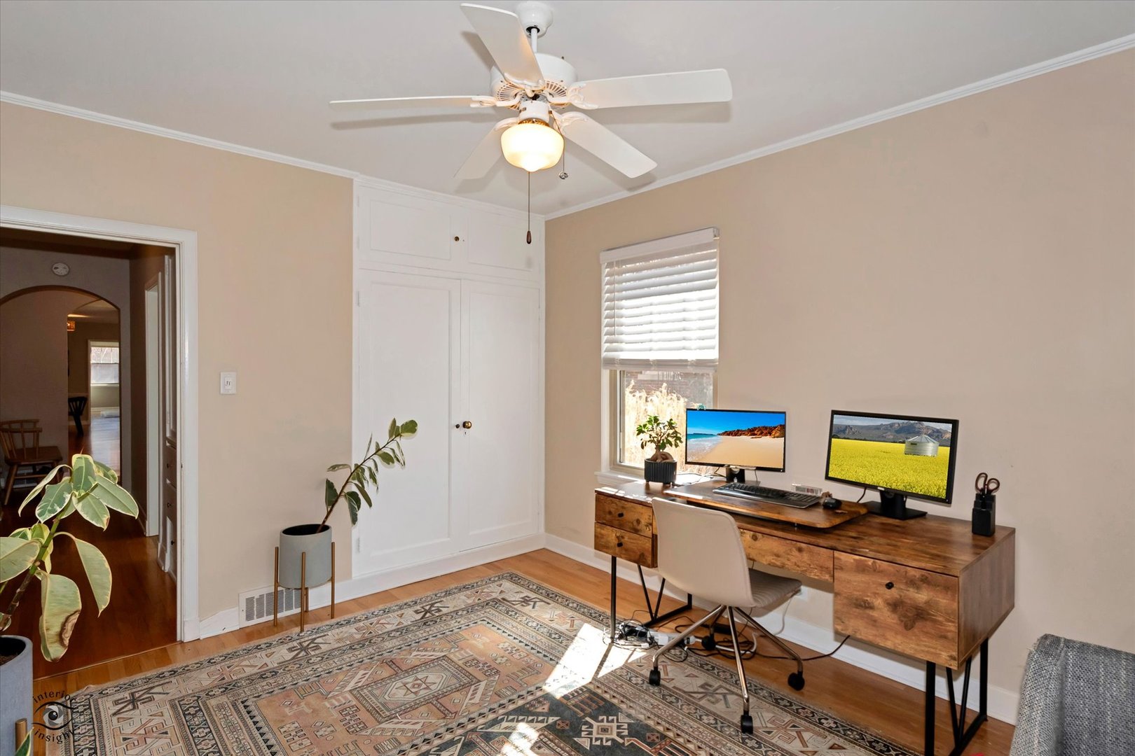 10025 South Hamilton Avenue Chicago, IL 60643 - Photo 36 of 51 a workspace with furniture and a window