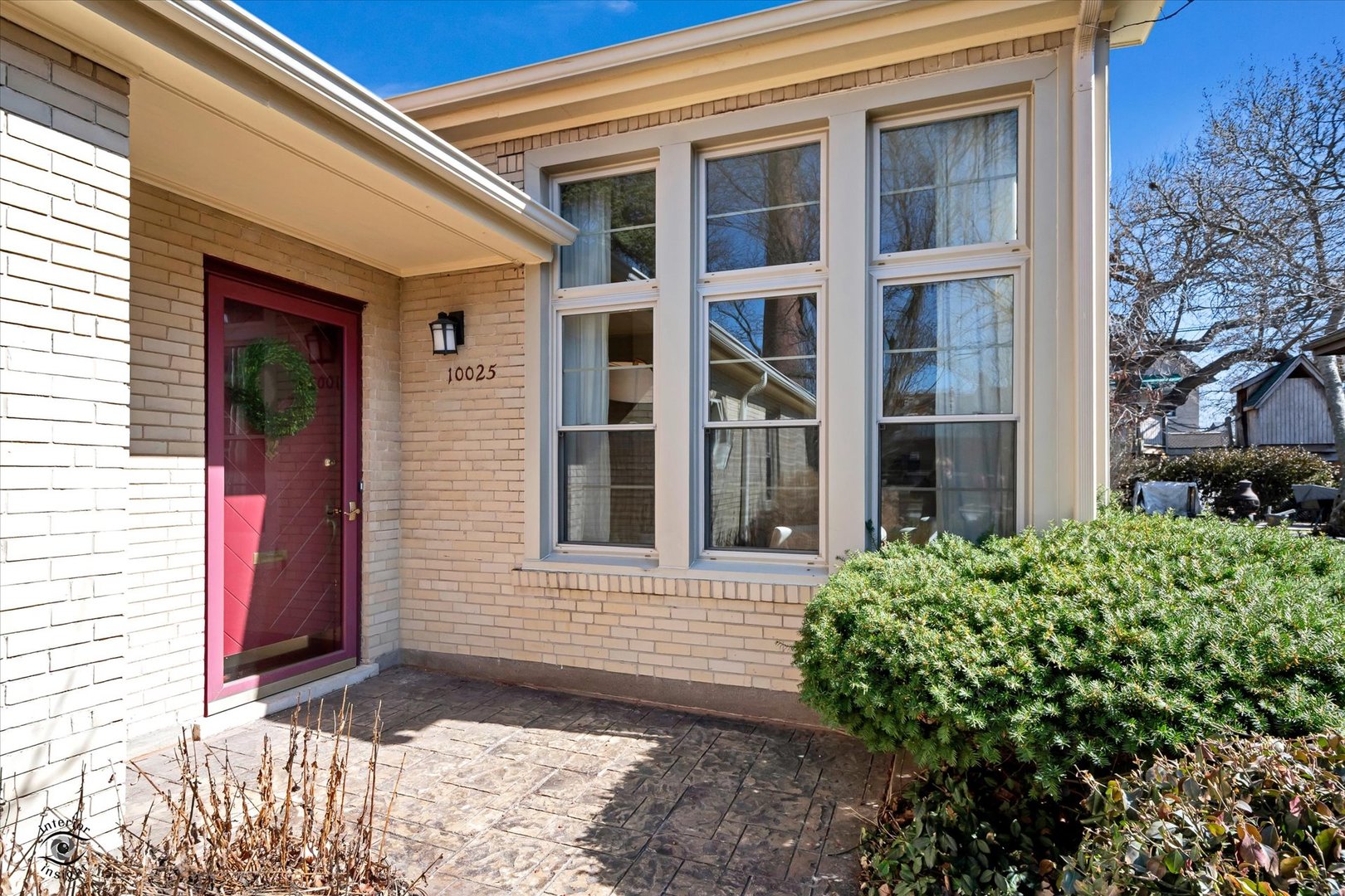 10025 South Hamilton Avenue Chicago, IL 60643 - Photo 6 of 51 a front view of a house with a yard
