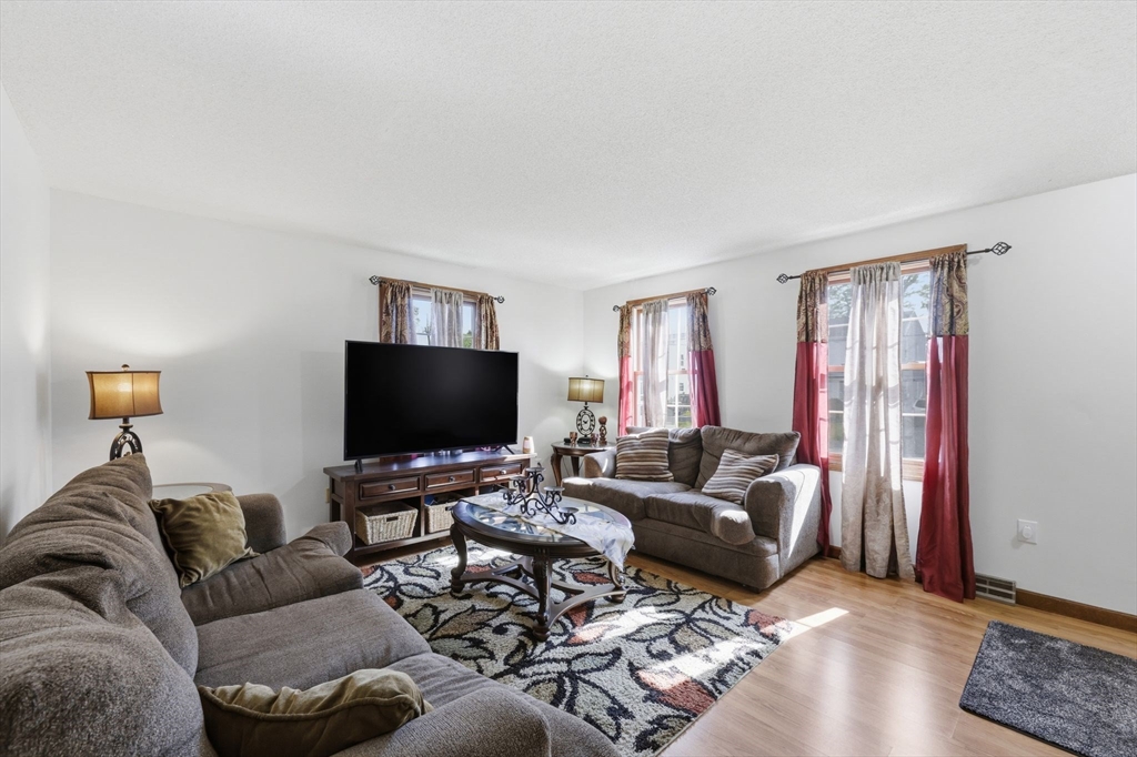164 Arnold Avenue Springfield, MA 01119 - Photo 10 of 42