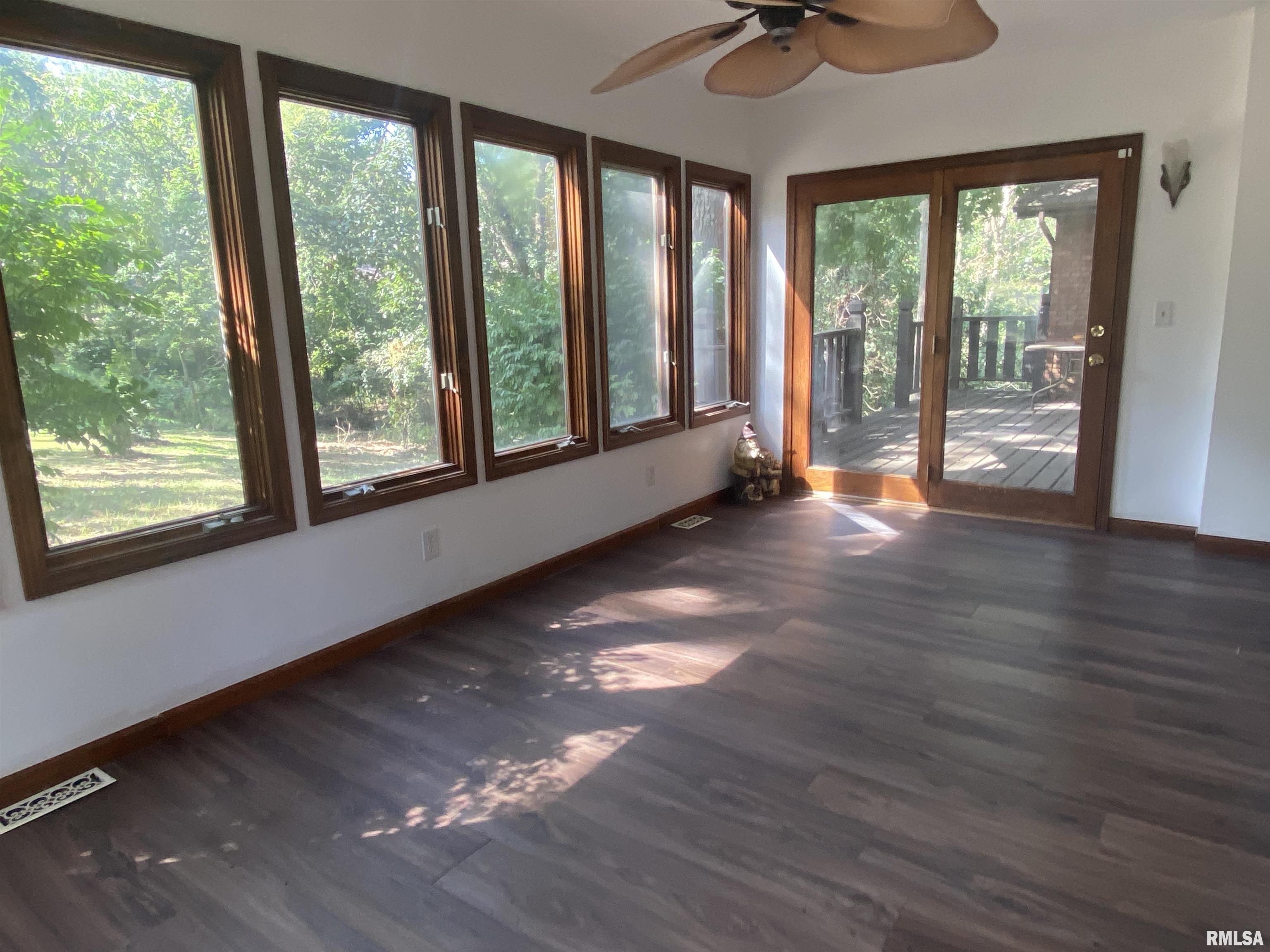 3912 West Bluffs Road Springfield, IL 62711 - Photo 11 of 44 Gallery Image 11