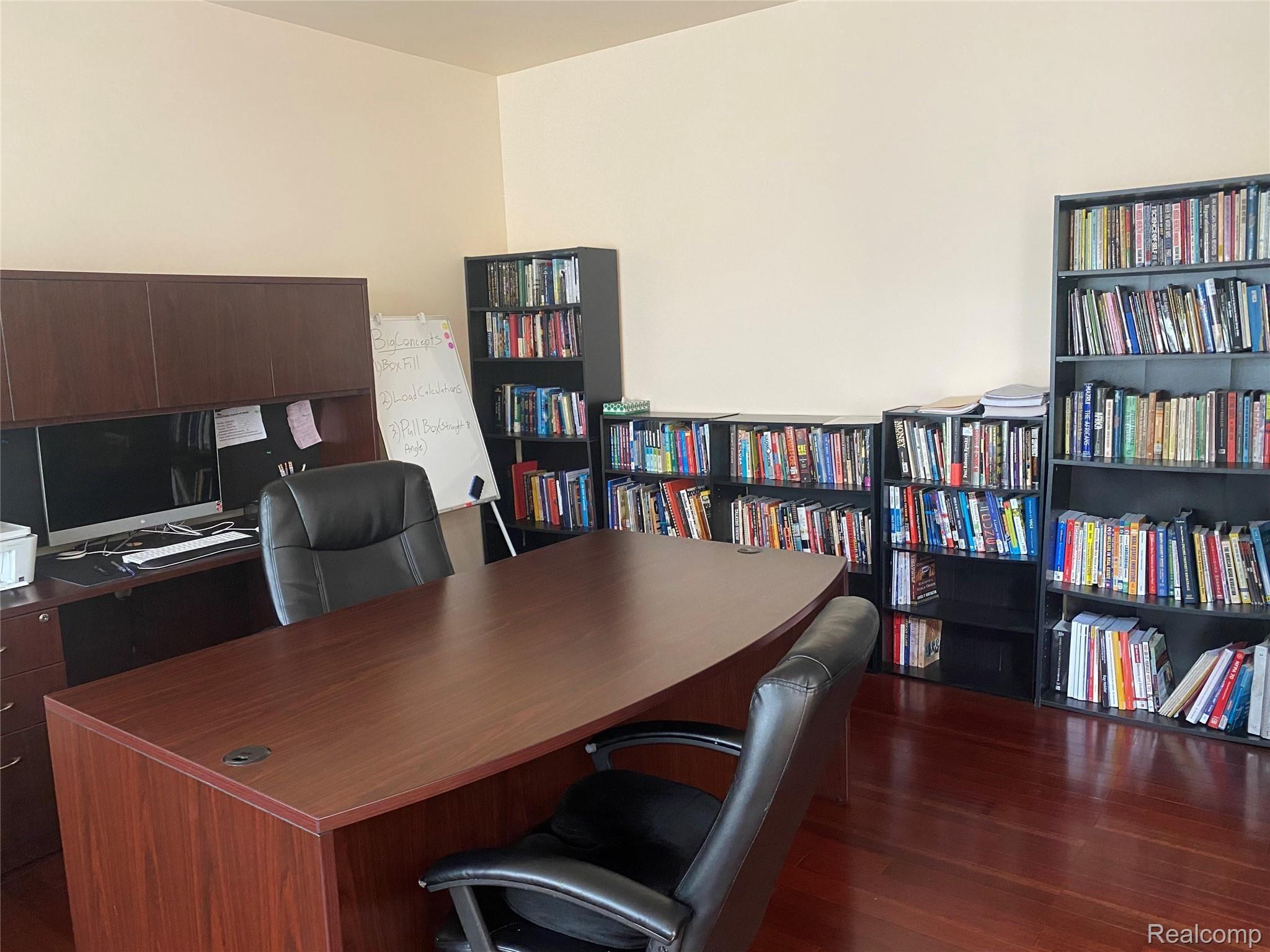 29226 Ridge Court Warren, MI 48092 - Photo 4 of 11 Library.jpg