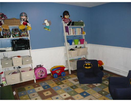 270 Weathervane Road South Kingstown, RI 02879 - Photo 5 of 20 Den/Family/Great Room.
