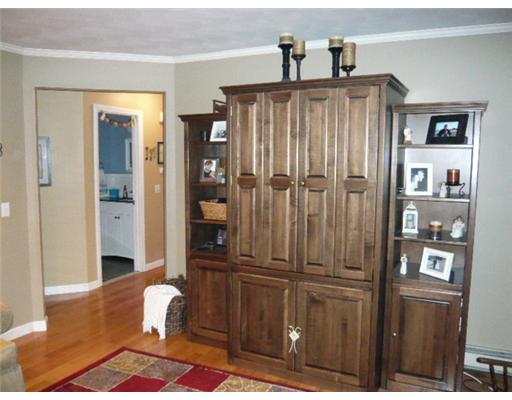 270 Weathervane Road South Kingstown, RI 02879 - Photo 7 of 20 Living Room.