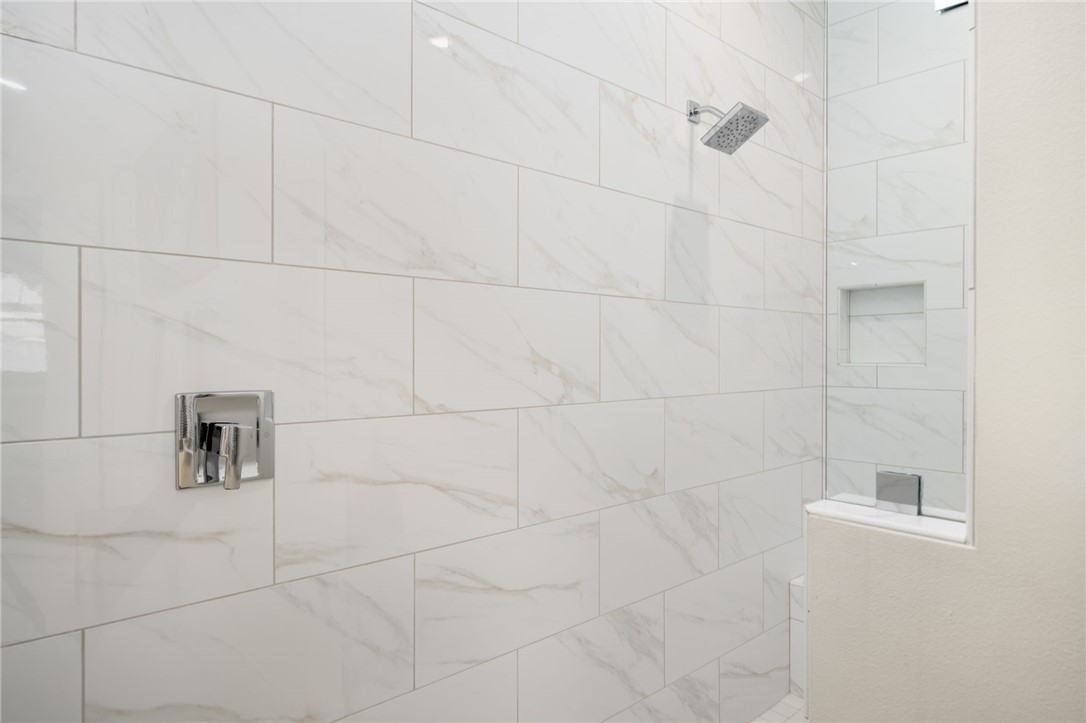 933 Yearling Trail Sebastian, FL 32958 - Photo 29 of 36 a bathroom with a shower