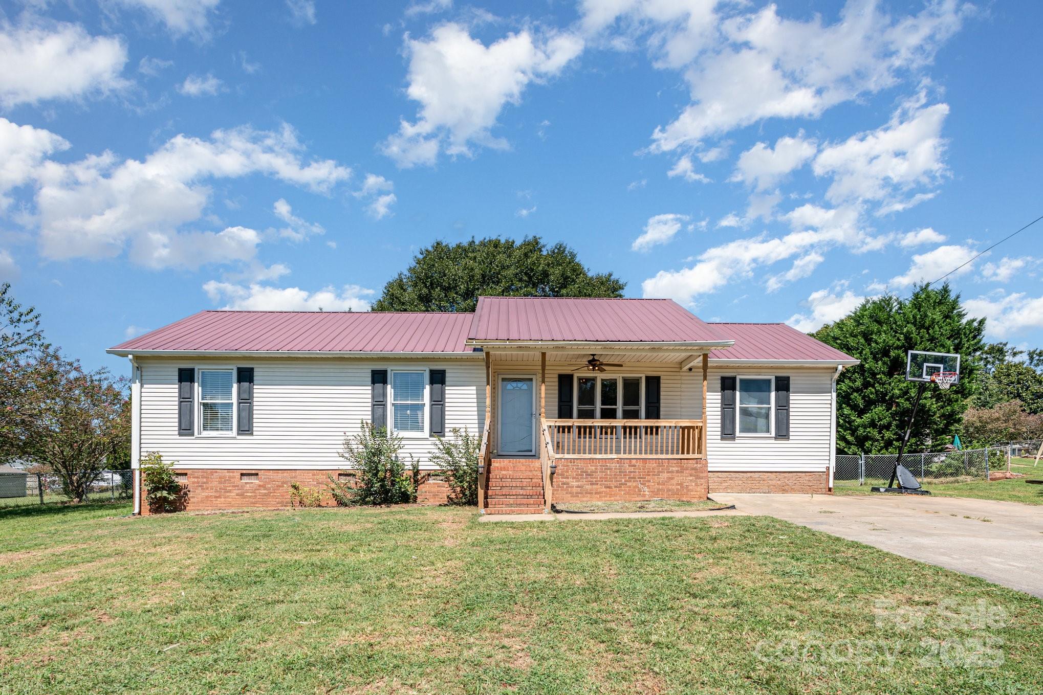 716 McDaniel Road Kings Mountain, NC 28086 - Photo 6 of 35 a front view of a house with a garden