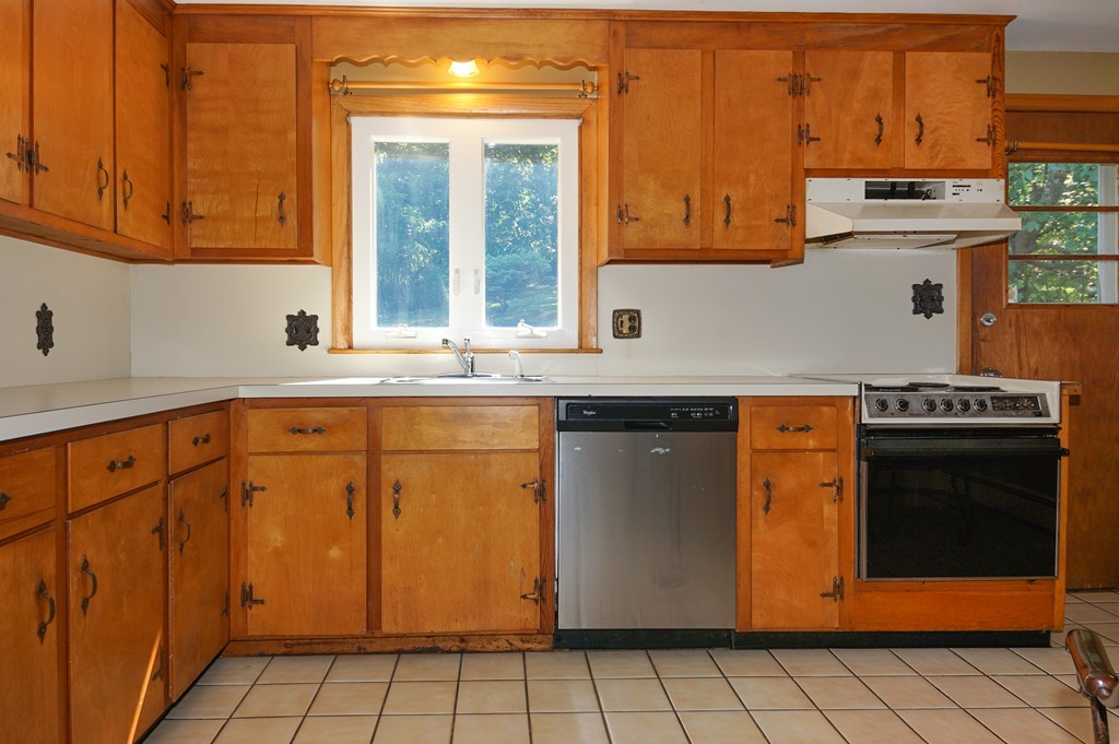 4 Revere Road Woburn, MA 01801 - Photo 5 of 20 Gallery Image 5