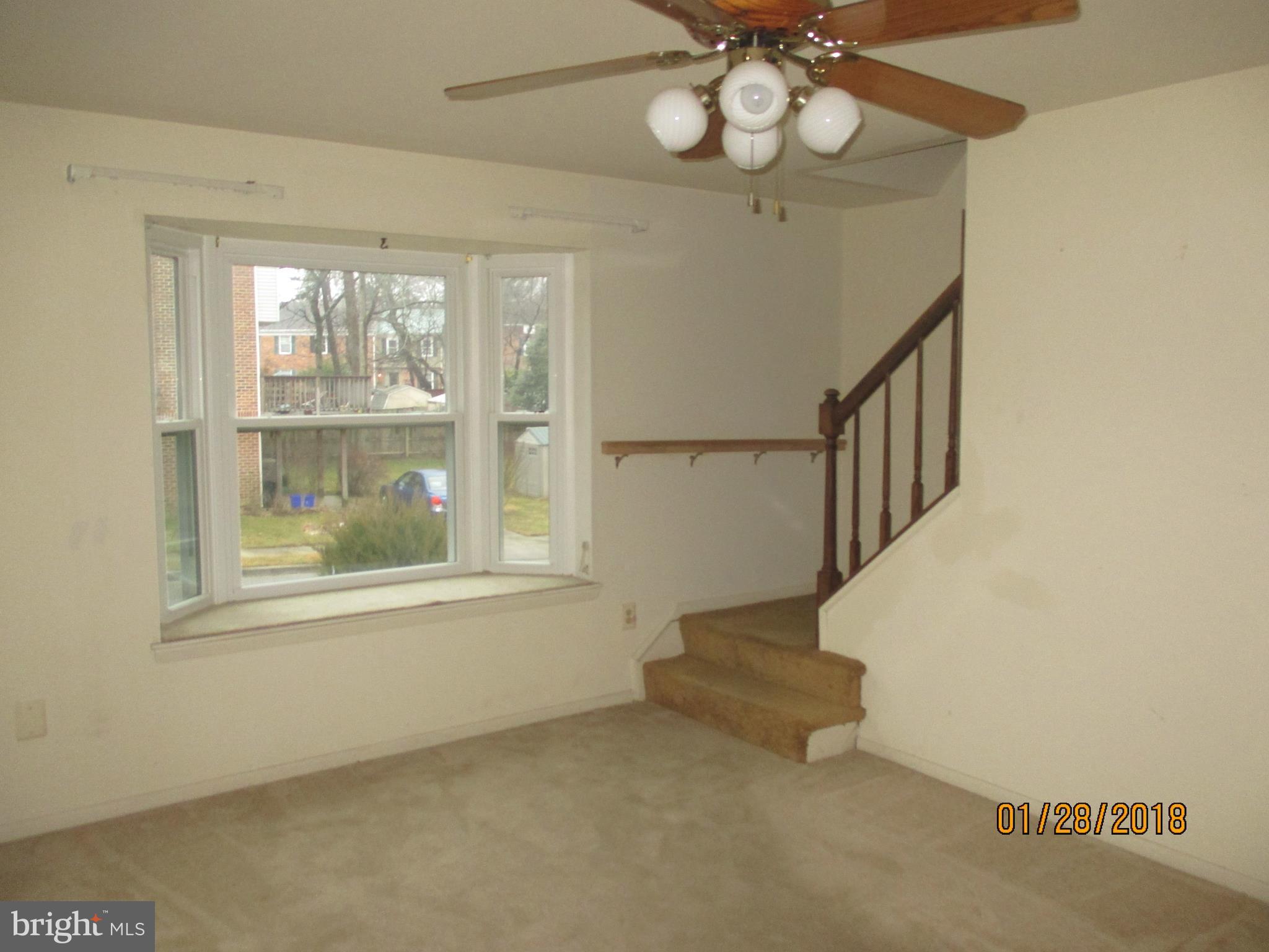 209 Georgetown Road Annapolis, MD 21403 - Photo 2 of 7 Living Room
