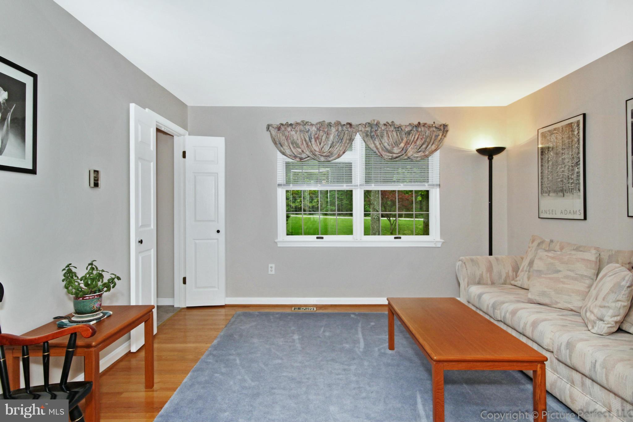 4340 Buffalo Road Mount Airy, MD 21771 - Photo 3 of 30 Living Room
