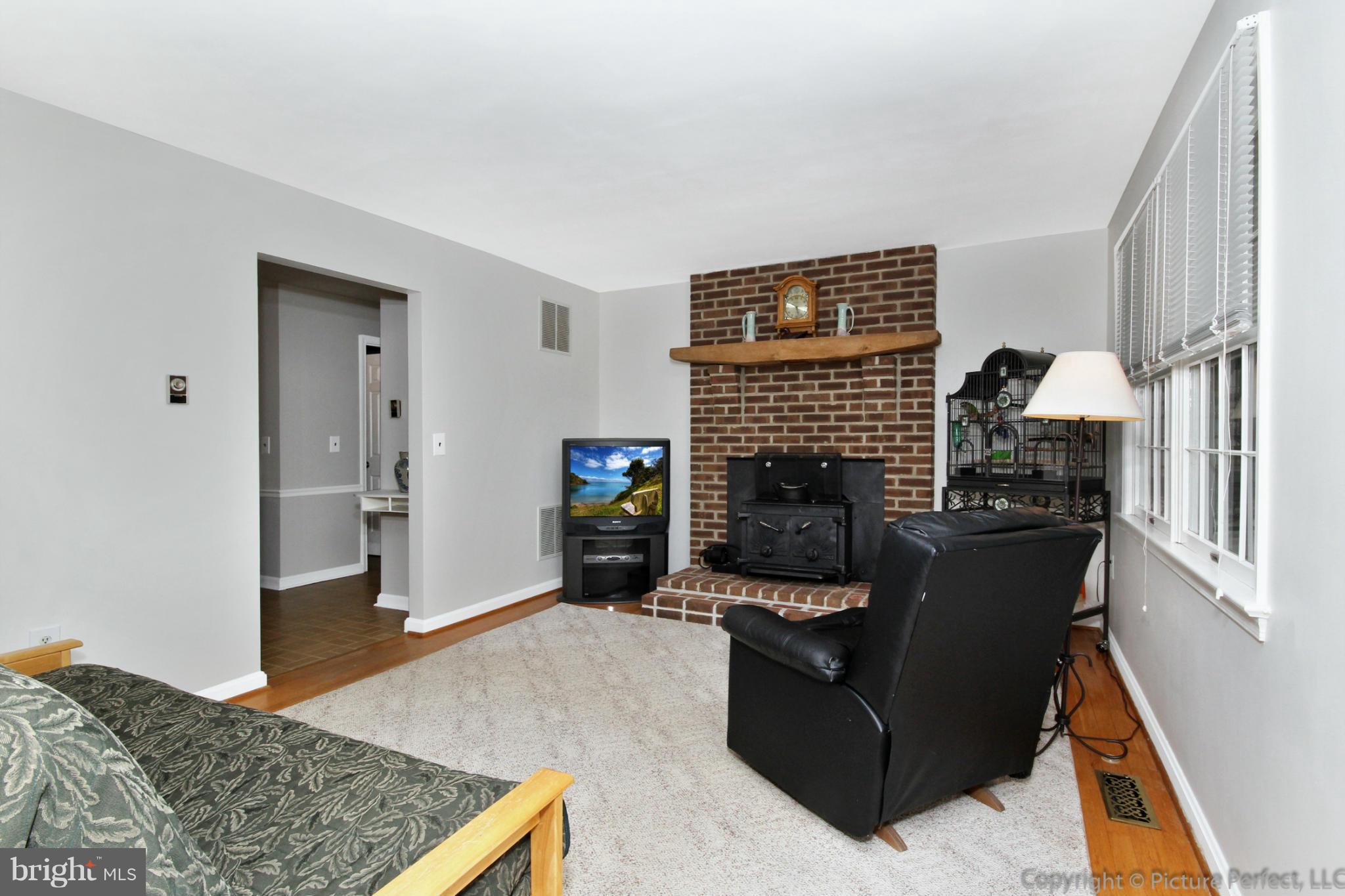4340 Buffalo Road Mount Airy, MD 21771 - Photo 5 of 30 Family Room