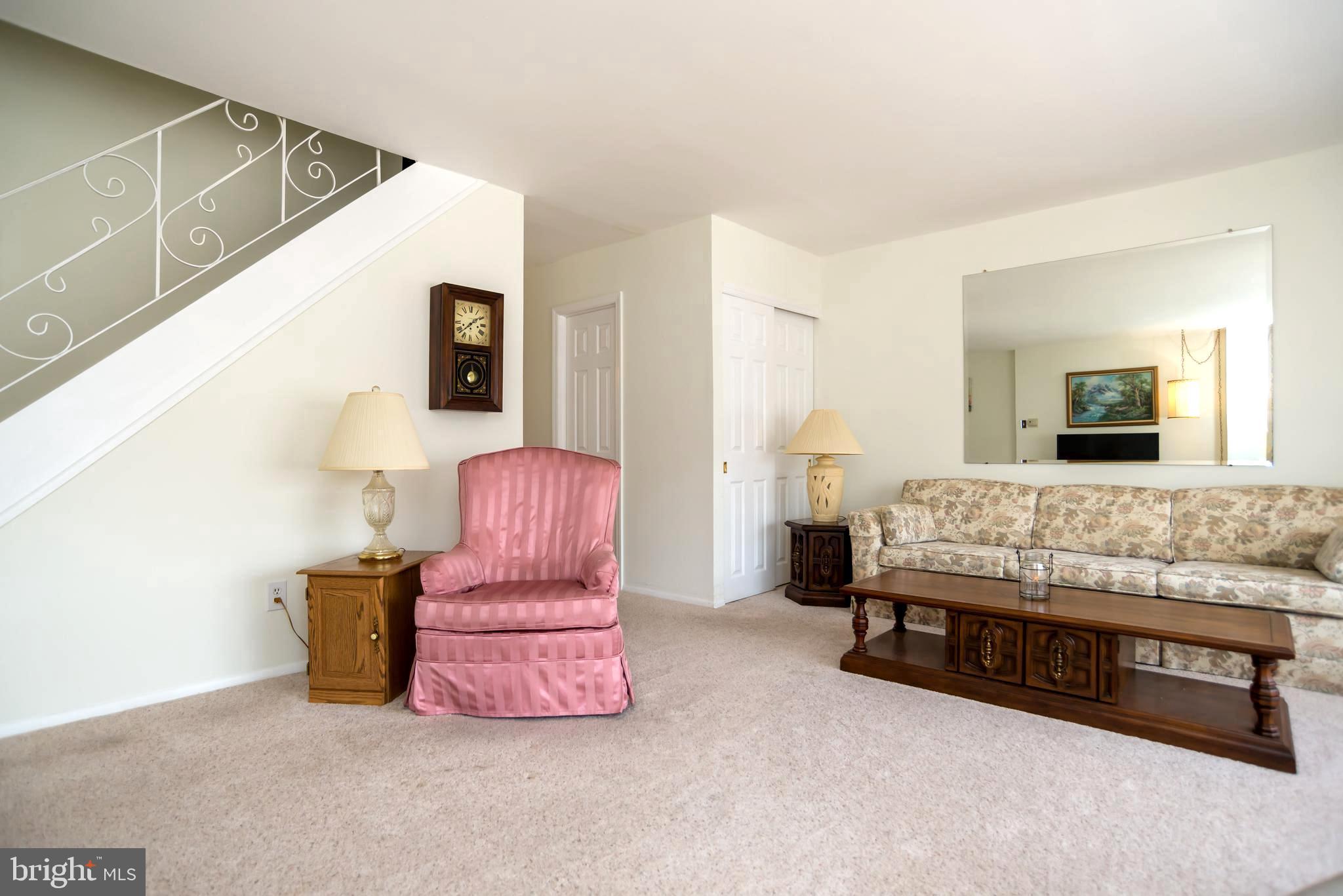 12554 Fedor Road Philadelphia, PA 19154 - Photo 2 of 38 Living Room