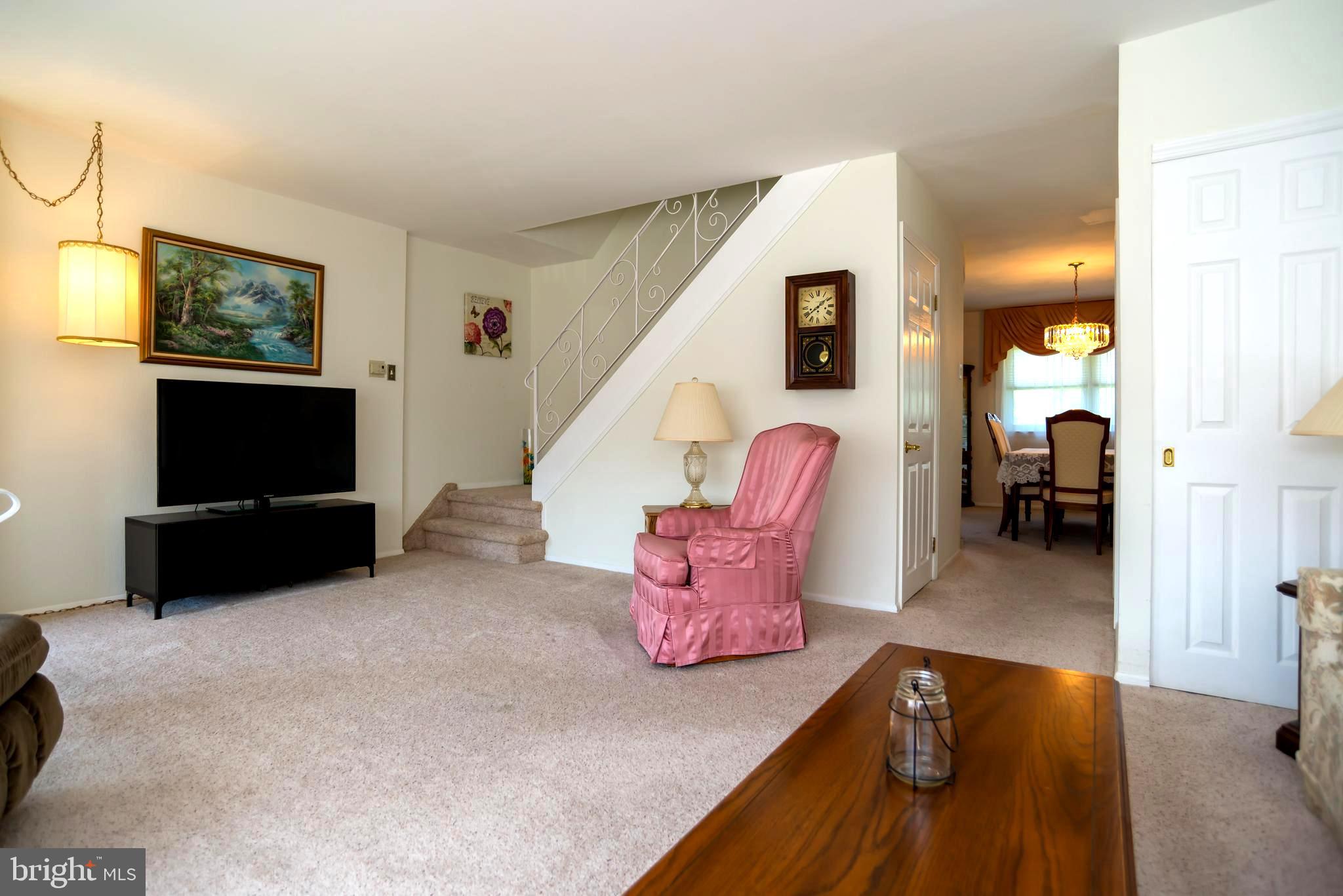 12554 Fedor Road Philadelphia, PA 19154 - Photo 3 of 38 Living Room