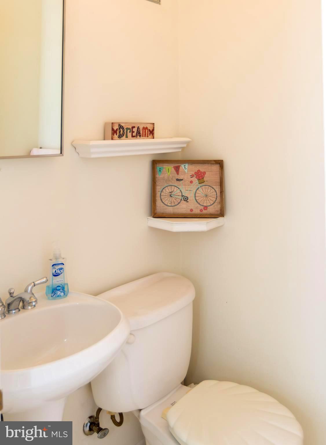 12554 Fedor Road Philadelphia, PA 19154 - Photo 6 of 38 Main Floor Half Bath