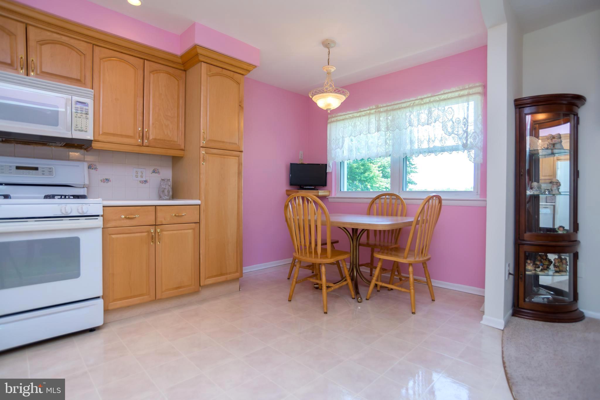 12554 Fedor Road Philadelphia, PA 19154 - Photo 9 of 38 Kitchen