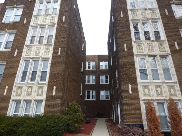 $1,555 | 2838 West Addison Street, Unit 2N, Chicago, IL 60618