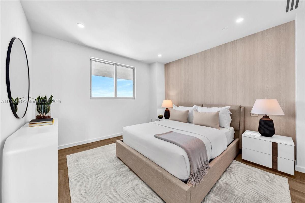888 Biscayne Boulevard, Unit PH5704 Miami, FL 33132 - Photo 37 of 62 a bedroom with bed mirror and window