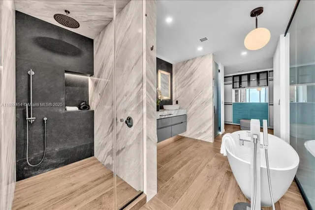 $4,300,000 | 888 Biscayne Boulevard, Unit PH5704, Miami, FL 33132