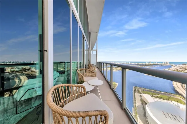 $4,300,000 | 888 Biscayne Boulevard, Unit PH5704, Miami, FL 33132