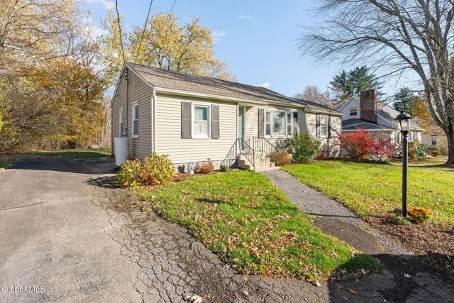 $289,900 | 156 Crow Ridge Road, New Scotland, NY 12186