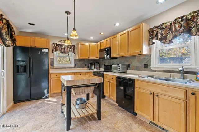 $289,900 | 156 Crow Ridge Road, New Scotland, NY 12186