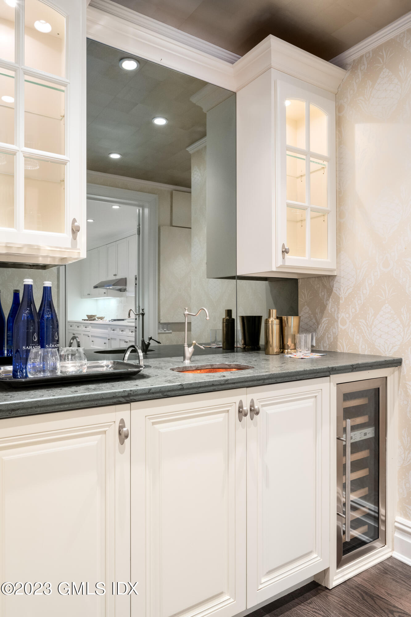 680 Steamboat Road, Unit 8 Greenwich, CT 06830 - Photo 11 of 16 Entertainment Wet Bar