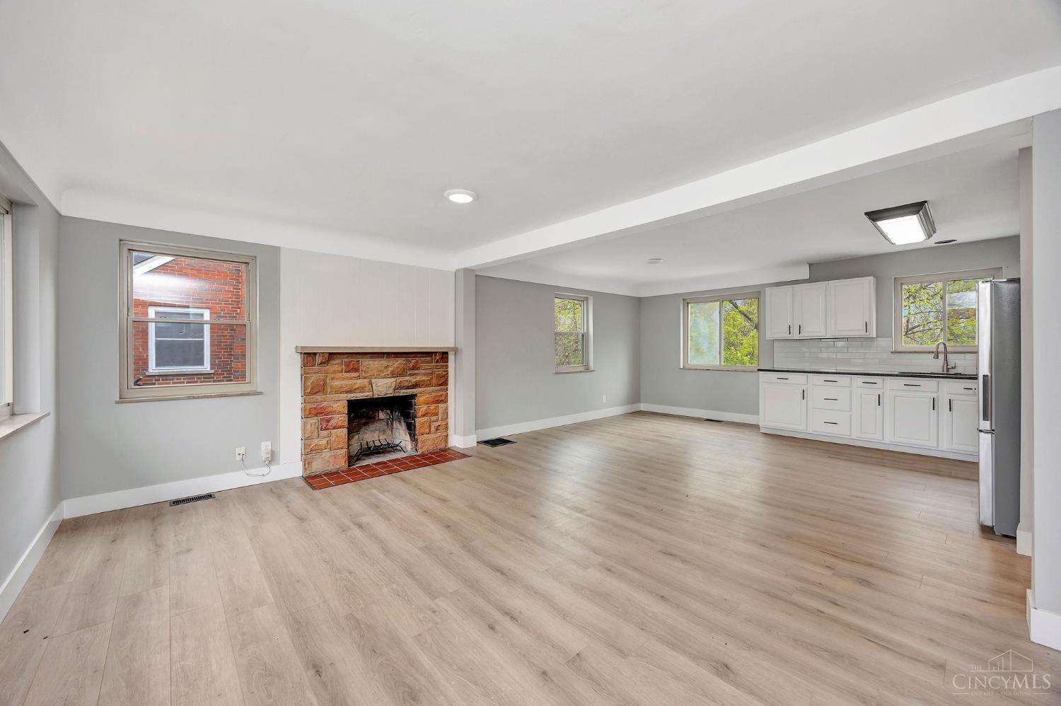 5306 Fox Road Cincinnati, OH 45239 - Photo 2 of 35