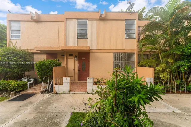 a view of a chair and table in the backyard