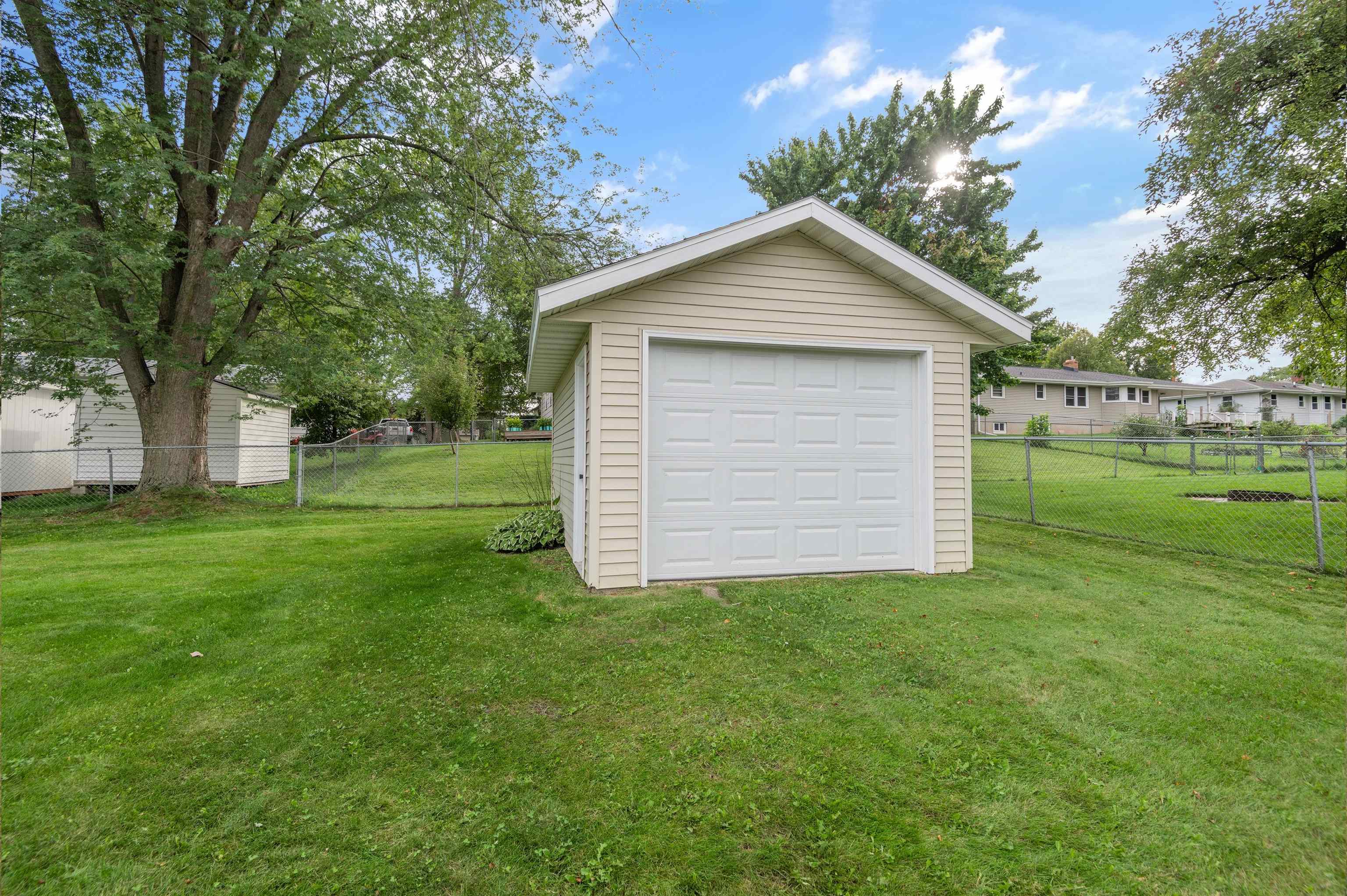 1607 Cormier Road Green Bay, WI 54313 - Photo 24 of 29 Gallery Image 24