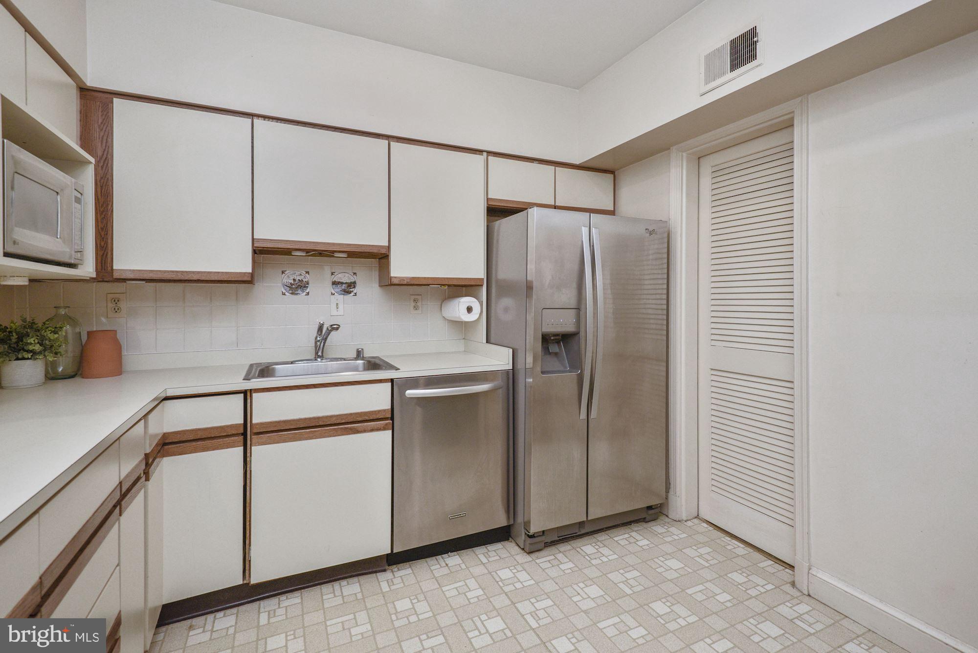 4210 River Road Northwest Washington, DC 20016 - Photo 13 of 36