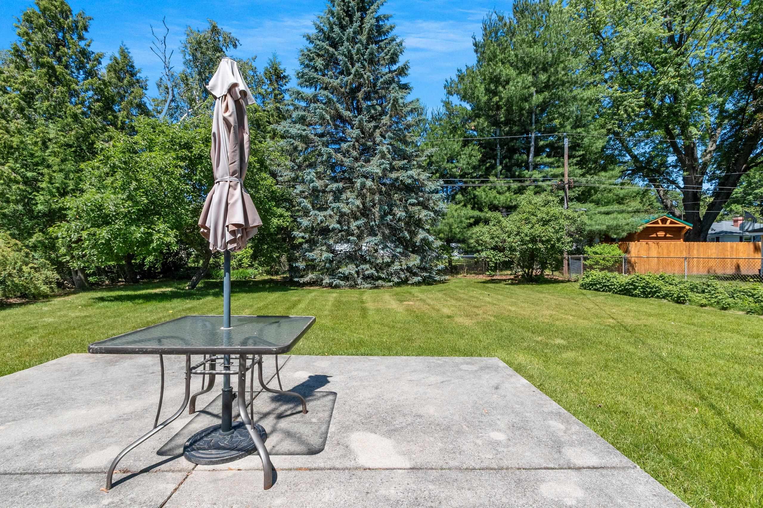 1430 Oak Ridge Drive Green Bay, WI 54304 - Photo 14 of 44