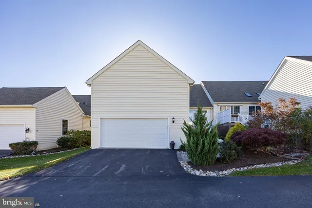 a view of a house with a yard and plants