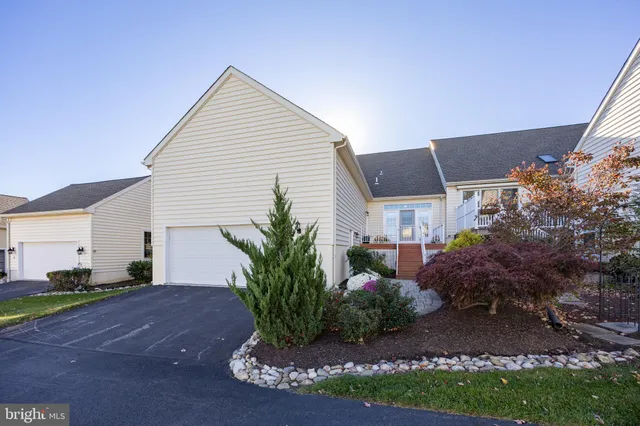 a view of a house with a yard and plants