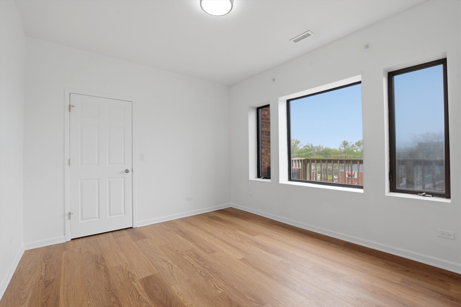 7308 South Ridgeland Avenue, Unit 3N Chicago, IL 60649 - Photo 10 of 21