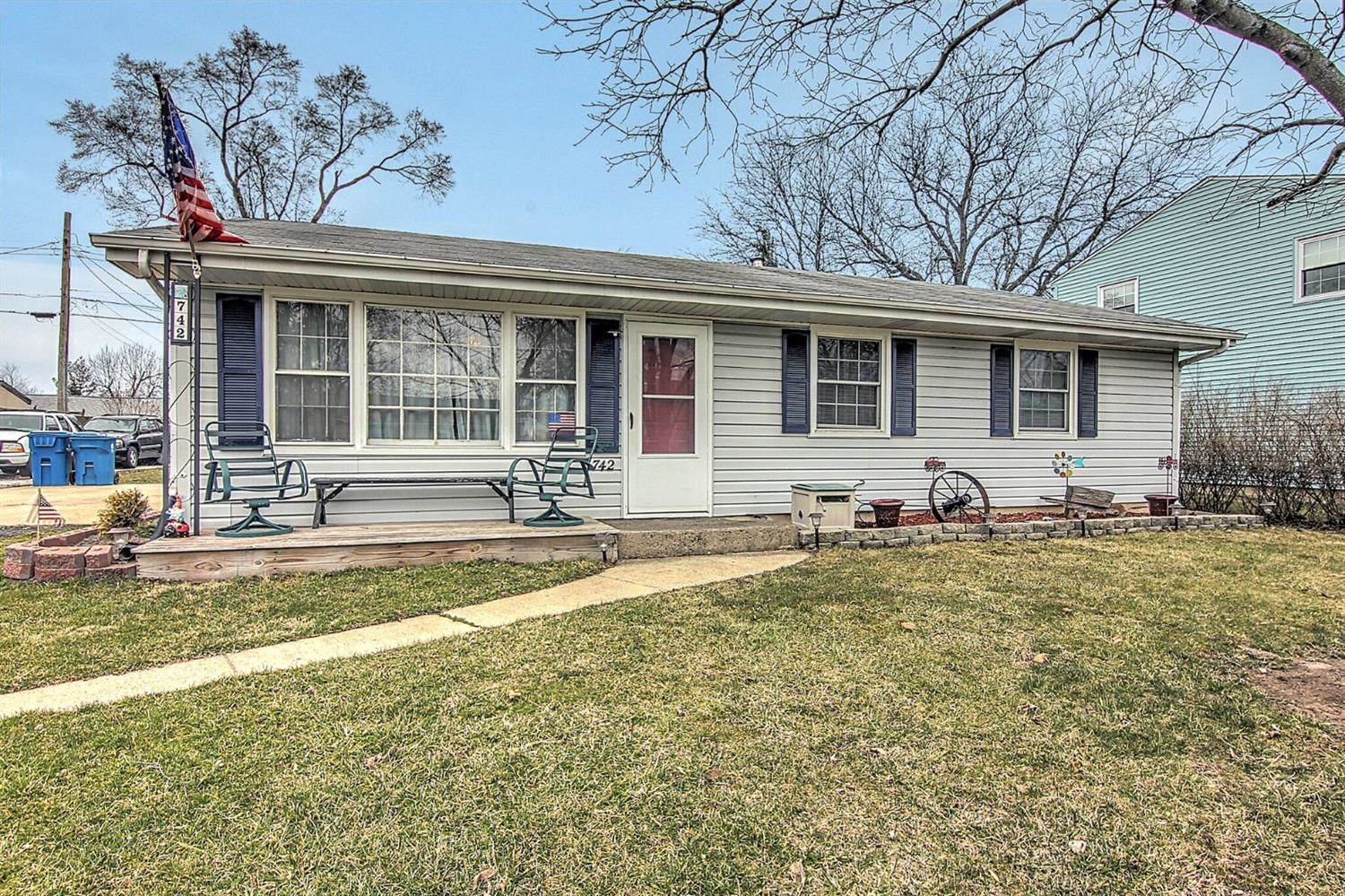 742 Fremont Road Valparaiso, IN 46385 - Photo 1 of 10 a front view of a house with garden