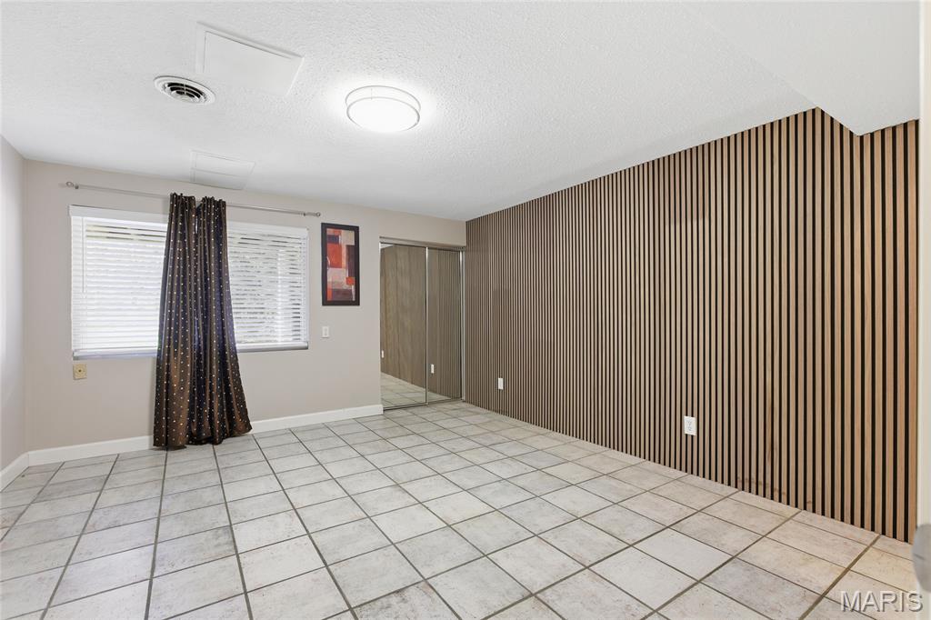 957 North Spoede Road Creve Coeur, MO 63146 - Photo 20 of 30