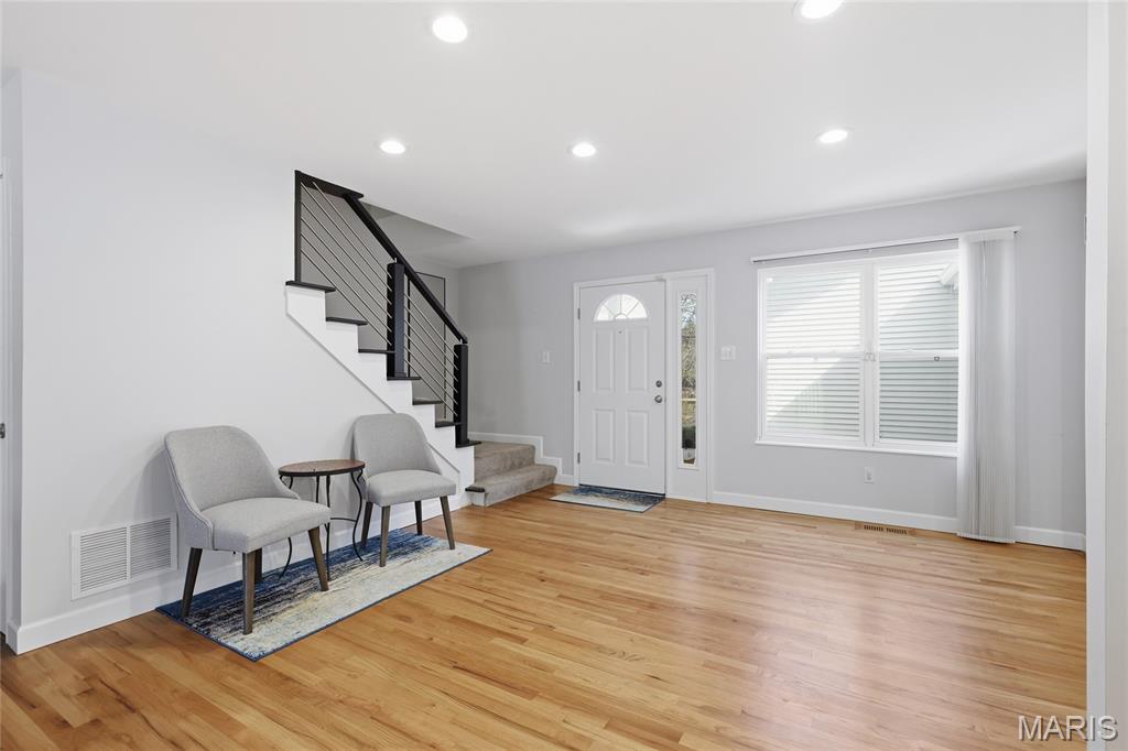 957 North Spoede Road Creve Coeur, MO 63146 - Photo 2 of 30