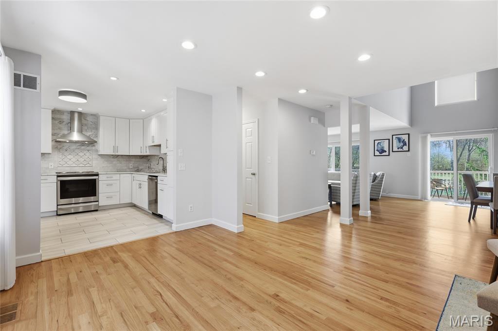 957 North Spoede Road Creve Coeur, MO 63146 - Photo 3 of 30