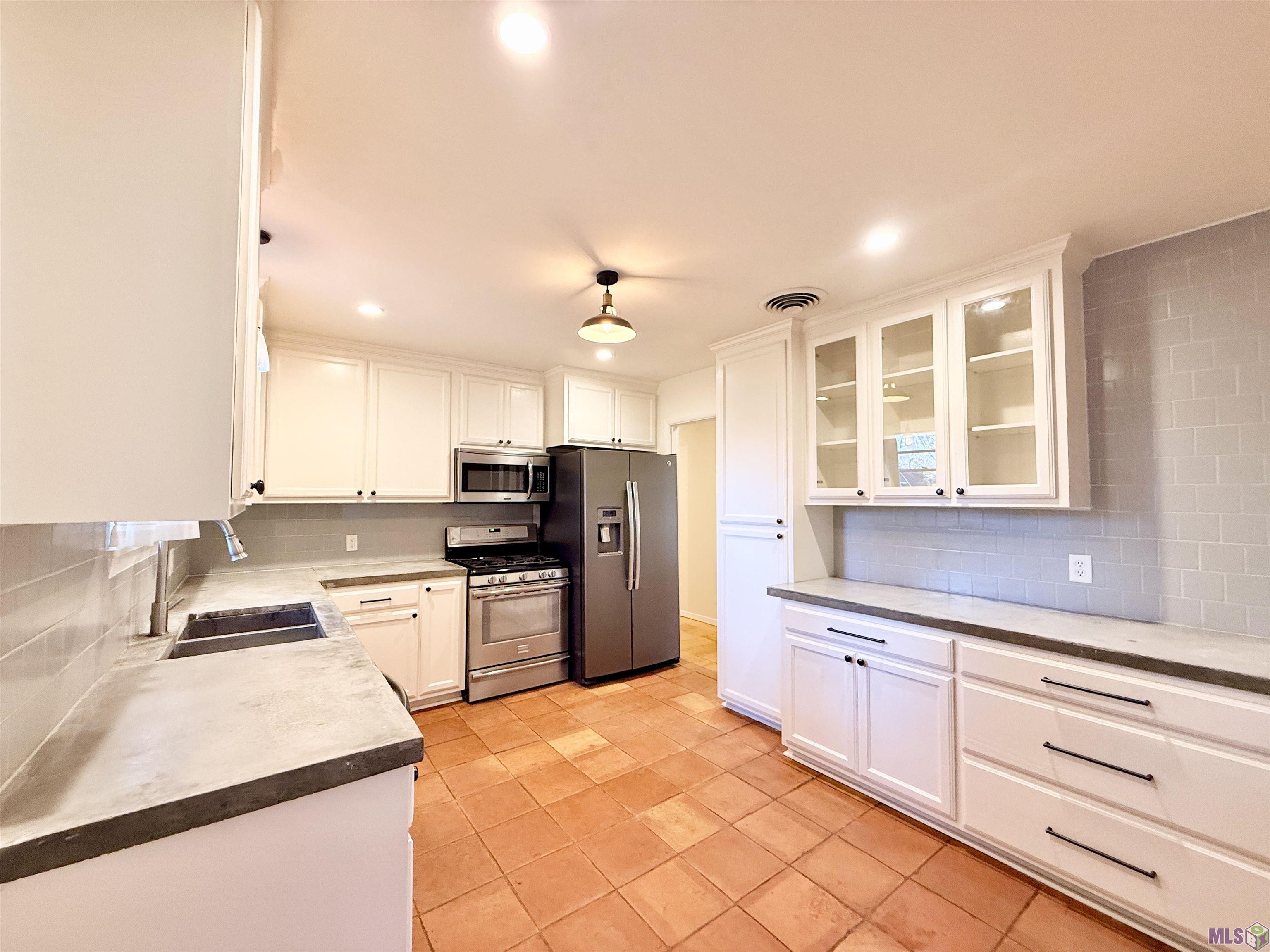 824 Highland Park Drive Baton Rouge, LA 70808 - Photo 3 of 11